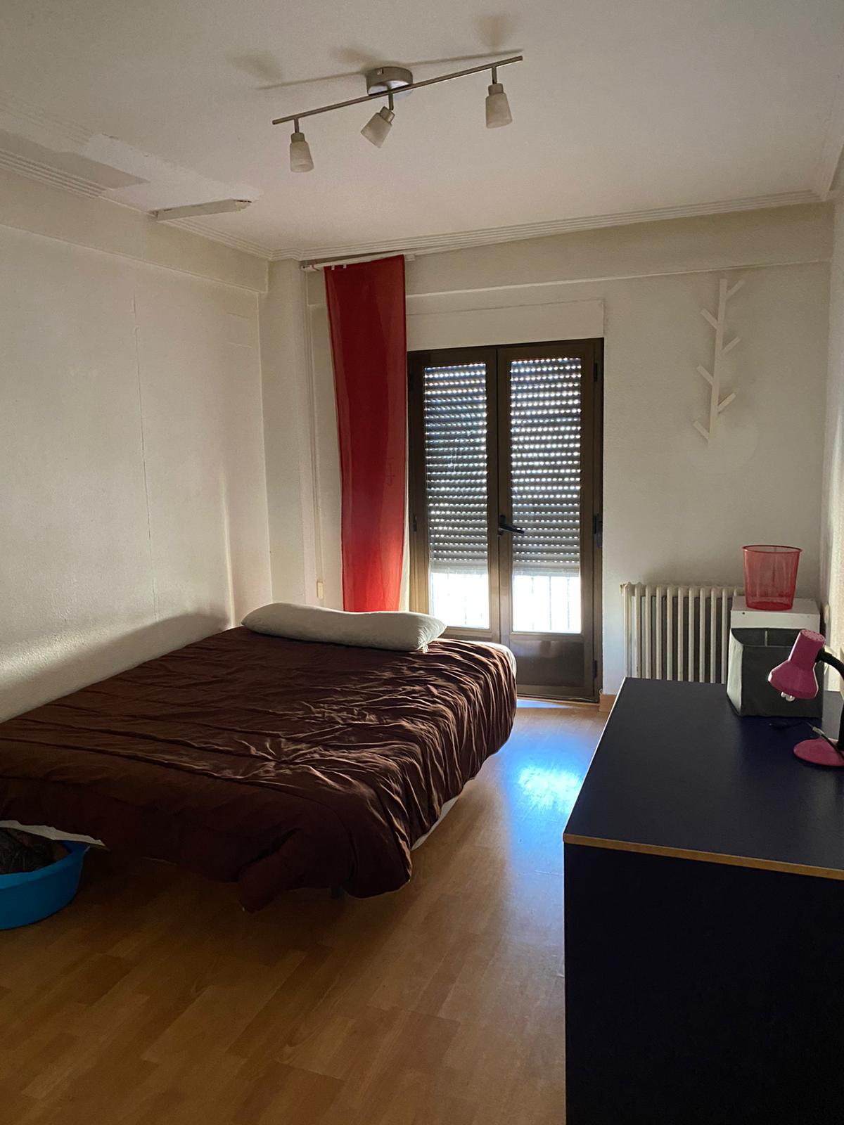 Habitación para estudiantes en España - APEADERO DE ALAMEDILLA GASTOS INCLUIDOS 265€ WIFI , HABITACION GRANDE CAMA 1,50