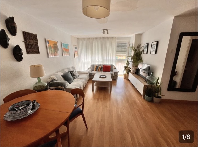 Habitación para estudiantes en Málaga - Buscamos 1 compañera de piso para el curso 26/27 en Málaga, zona La Unión.