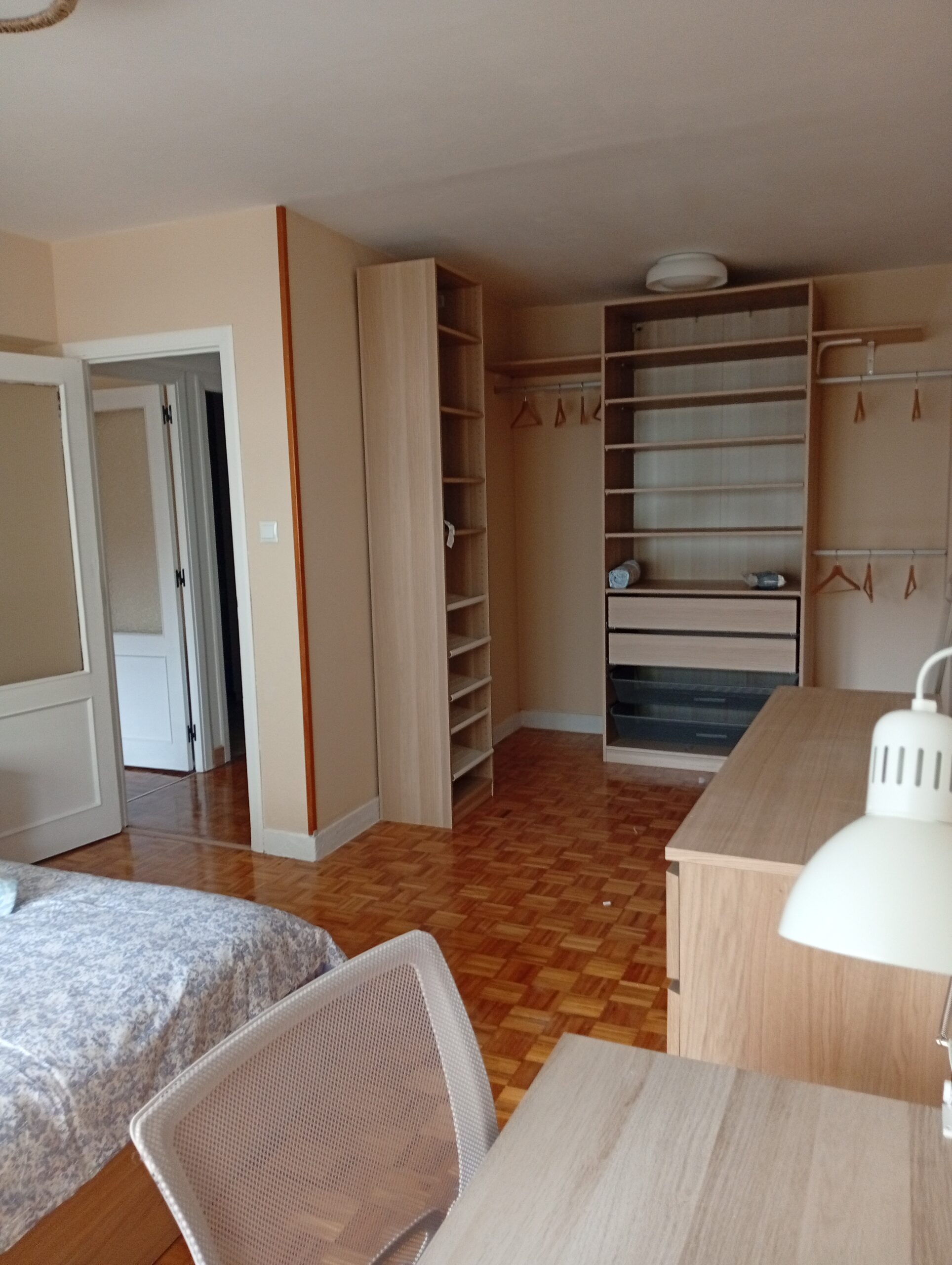 Habitación para estudiantes en España - Habitación estudiantes amplia