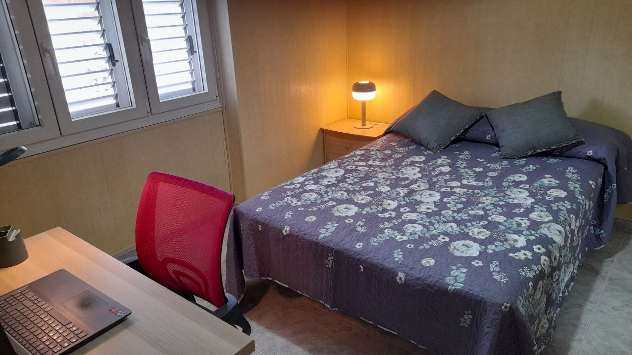 Habitación para estudiantes en España - Habitaciones para alquiler solo estudiantes chicas.