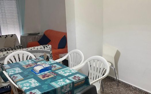 Piso estudiantes 3 dormitorios en Cuvi