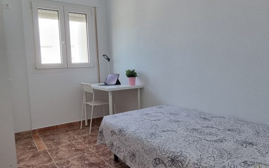 ALQUILER HABITACIONES JUNTO UNIVERSIDAD ´- TODO LO SERVICIOS INCLUIDOS EN EL PRECIO en Cuvi