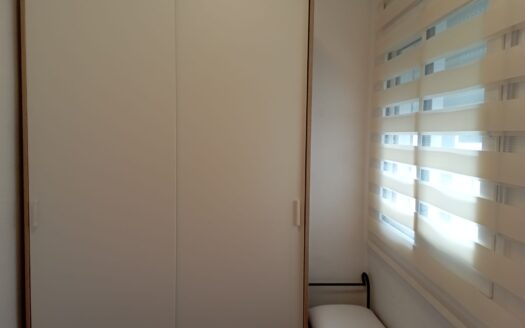 ALQUILO HABITACIÓN INDIVIDUAL AMPLIA A CHICA RESPONSABLE ENTRE 30-50 AÑOS en Cuvi