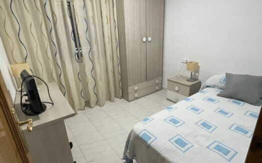 Alquiler de habitación en calle Adelfas en Cuvi