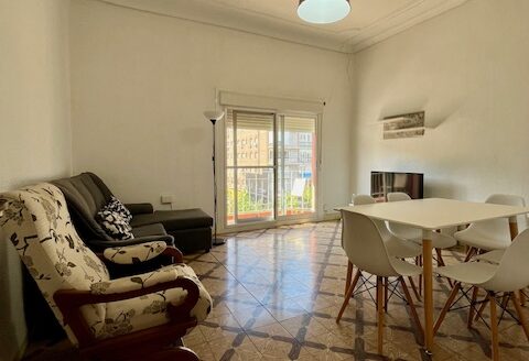 Habitacion grande y exterior en Rona Norte en Cuvi