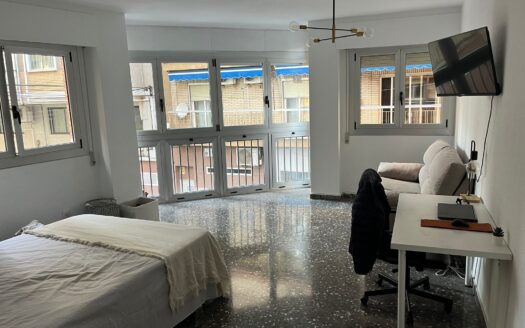 Amplia habitación luminosa murcia centro con todos los gastos de suministros incluidos en Cuvi