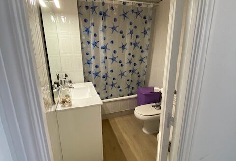 Alquiler habitación individual con baño privado en Cuvi