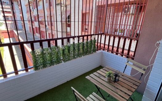 Amplio piso cerca de la Facultad de Deporte, 4 habitaciones y 2 baños en Cuvi