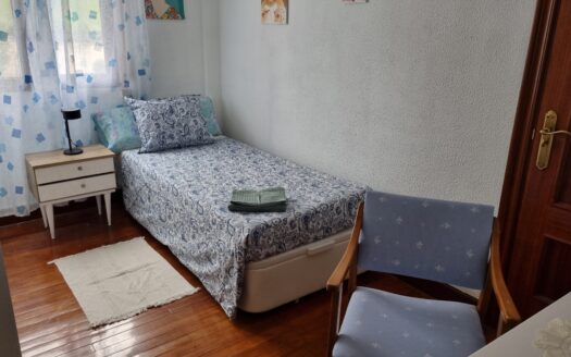 SE ALQUILA HABITACION COMPARTIDOPARA ESTUDIANTES UNIVERSITARIOS en Cuvi