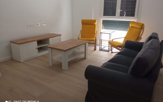 Albacete - piso nuevo de tres habitaciones para estudiantes en Cuvi