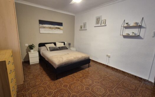 Amplia habitación y muy bien decorada en Burjasot en Cuvi