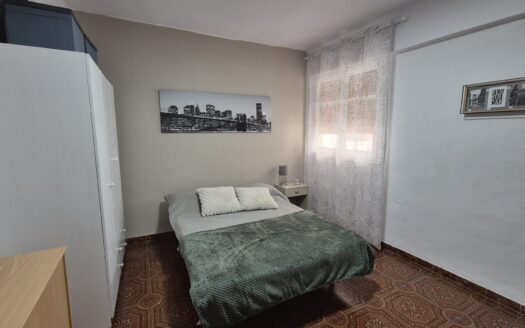 Amplia, luminosa, y acogedora habitación en Cuvi