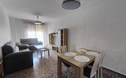 Se alquila habitación en UCAM en Cuvi