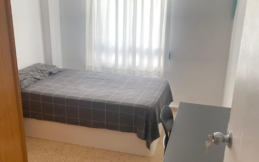 Alquiler de 3 habitaciones 5 piso con terraza en Cuvi