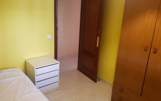 Habitación disponible en piso de estudiantes Teatinos Málaga en Cuvi