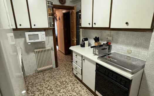 Alquiler de piso para estudiantes 4 habitaciones soleado, muy céntrico en c/ Arabial Frente parque Garcia Lorca en Cuvi