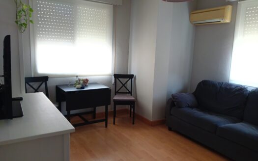 Piso 2 habitaciones a 5' de la Merced. Para estudiantes, sólo chicas. en Cuvi