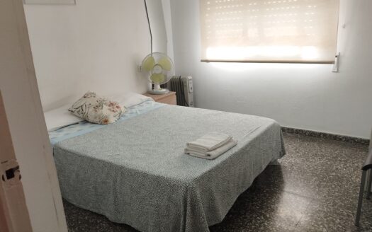 Piso en San Andrés tres habitaciones para estudiantes en Cuvi