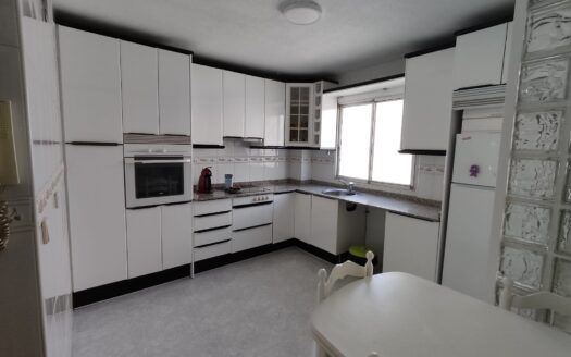 Piso 3 Habitaciones muy amplio y luminoso. Exclusivo curso estudiantil . SOLO ESTUDIANTES. en Cuvi