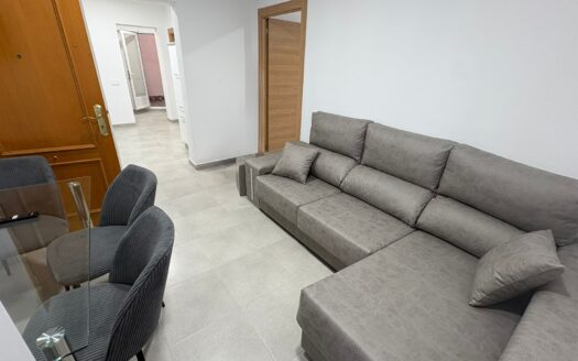 VIVIENDA PARA ESTUDIANTES DE 3 HABITACIONES PARA ALQUILAR POR HABITACIONES en Cuvi