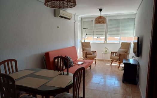 Luminoso piso de 3 habitaciones para estudiantes, solo chicas. ¡Excelente conexión con todas las universidades! en Cuvi