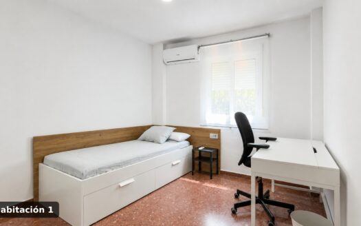 HABITACIÓN DE PISO REFORMADO PINO MONTANO en Cuvi