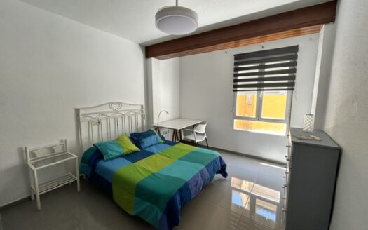 4 habitaciones para estudiantes junto a Plaza de Toros y campus UGR en Cuvi